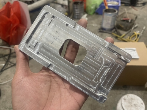 Khuôn vào kính iPhone 7