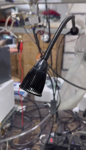 Đèn kỹ thuật gắn bàn siêu sáng đế hít nam châm