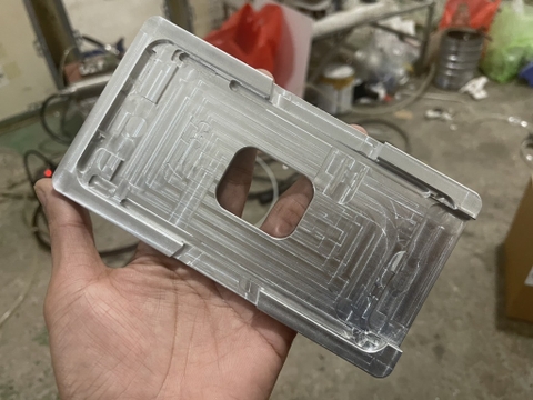 Khuôn vào kính iPhone 7 Plus