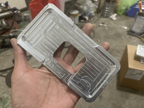 Khuôn vào kính iPhone X/XS