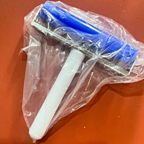 Con lu lăn vào keo 10cm