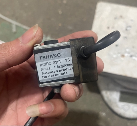 Van xả E máy nén