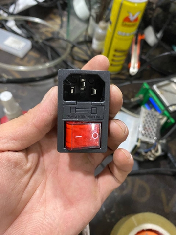 Ổ cắm đầu vào có công tắc bật tắt