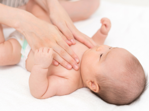 Sanosan - Lợi ích tuyệt vời của việc Massage cho trẻ sơ sinh