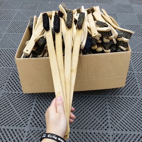 V. Chổi Lông Ngựa Cán Tre Đực Vệ Sinh Lazang 40cm