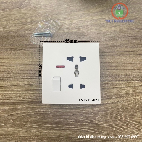 Ổ Cắm Điện 5 Chấu Đa Năng Có Công Tắc TNE-F21-021