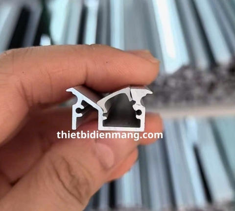 Thanh nhôm hắt chéo chống chói (Phay Rãnh 17x10mm)