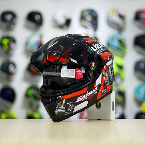 Mũ Fullface EGO E81 Đen Bóng + Dán Tem Decal Suzuki SATRIA Đen Đỏ FREESHIP