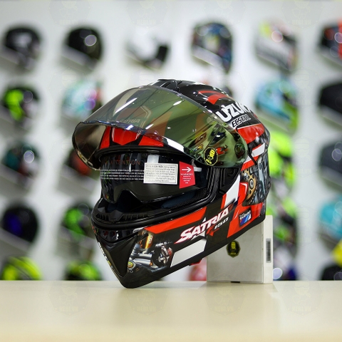 Mũ Fullface EGO E81 Đen Bóng + Dán Tem Decal Suzuki SATRIA Đen Đỏ FREESHIP