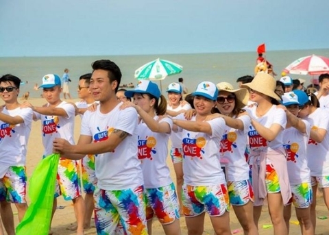 4 LỢI ÍCH TUYỆT VỜI KHI THIẾT KẾ ÁO ĐỒNG PHỤC CÔNG TY ĐI BIỂN