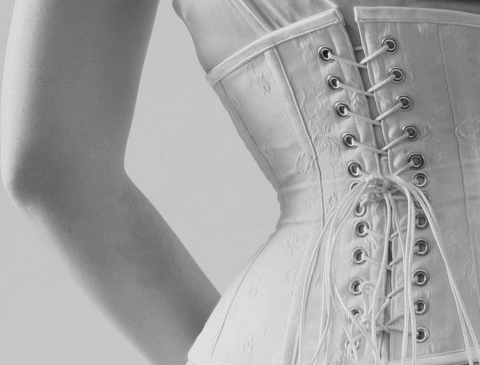 Áo Corset: Từ Sự Gò Bó Đến Xu Hướng Thời Trang Hiện Đại
