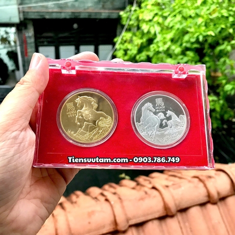 Cặp Xu Úc Hình Con Ngựa Mạ Vàng Bạc tặng hộp Meca - SP007742