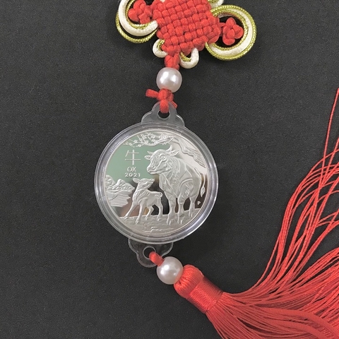 Dây Treo Phong Thủy Đồng Xu Úc Hình Con Trâu Bạc