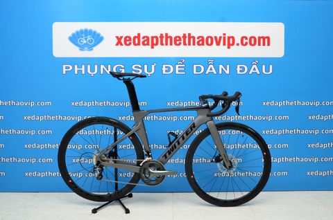 Xe Đạp Đua TWITTER R12 VIP PRO: Khung+Càng+Cọc yên = Carbon, Tay lái liền khối pô tăng Carbon Đầu cá mập, Group SHIMANO Tiagra 4700 2x10 tốc độ 5 món, Phanh dầu, Lốp Innova Pro 700x25C SIÊU HÓT