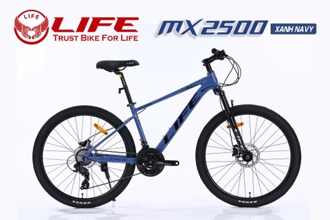 Xe đạp địa hình LIFE MX2500:  Xe địa hình cỡ bánh 26 inch, khung nhôm siêu nhẹ, không mối hàn,  cáp âm khung. Groupset SHIMANO 3x8 (24 tốc độ). Phanh đĩa dầu, Siêu Hot 2026