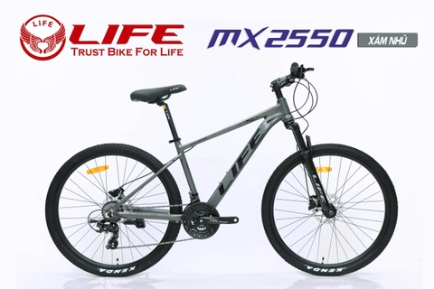 Xe đạp địa hình LIFE MX2550:  Xe địa hình cỡ bánh 27,5 inch, khung nhôm siêu nhẹ, không mối hàn,  cáp âm khung. Groupset SHIMANO 3x8 (24 tốc độ). Phanh đĩa dầu, Siêu Hot 2026