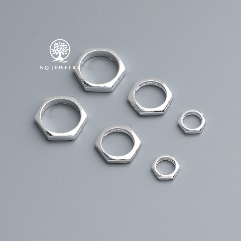 Charm bạc hình lục giác lồng hạt (8.2mm)