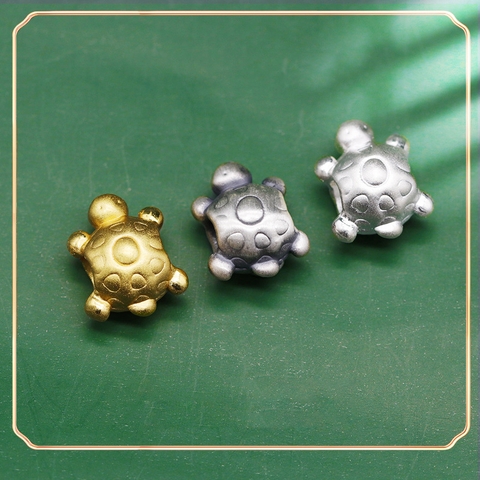 Charm bạc hình con rùa xỏ ngang