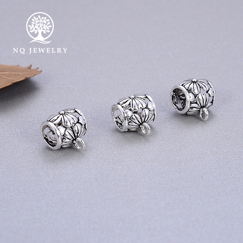 Charm bạc hình trụ xỏ ngang để gắn charm treo
