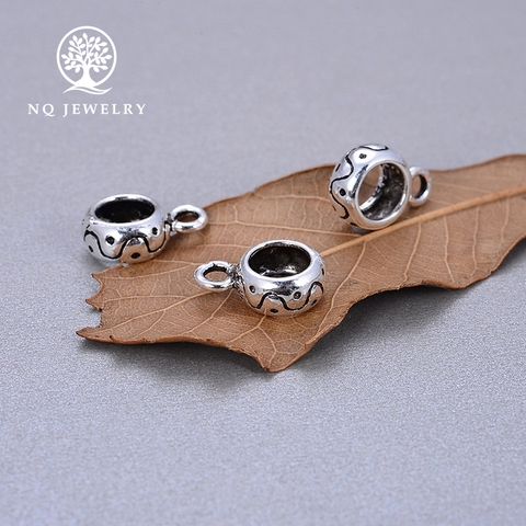 Charm bạc hình trụ xỏ ngang để gắn charm treo