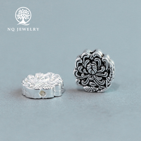 Charm bạc hoa cúc xỏ ngang