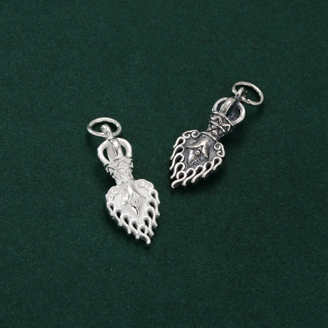 Charrm bạc treo họa tiết pháp bảo họa tiết lửa thiên