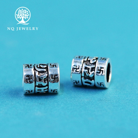 Charm bạc hình trụ họa tiết lục tự và chữ vạn