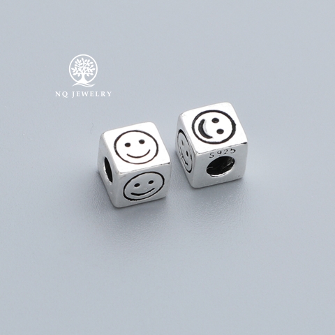 Charm bạc hình vuông mặt cười