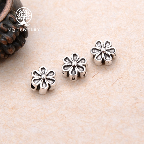 Charm bạc hoa mai 6 cánh xỏ ngang
