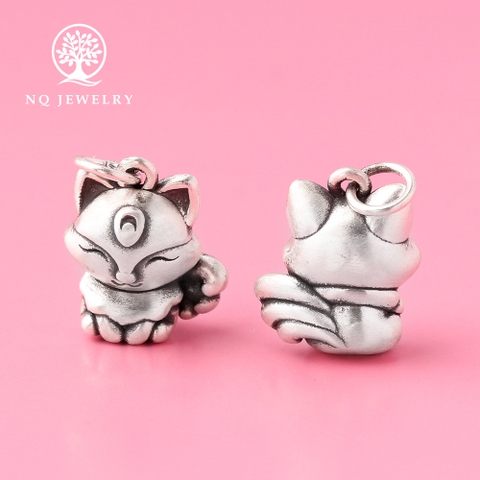 Charm bạc treo hồ ly cười