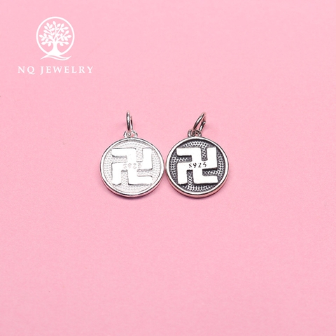 Charm treo chữ vạn khắc lục tự