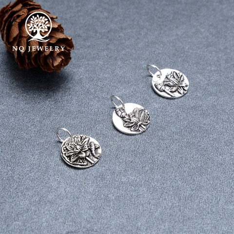 Charm bạc hình tròn họa tiết hoa sen treo