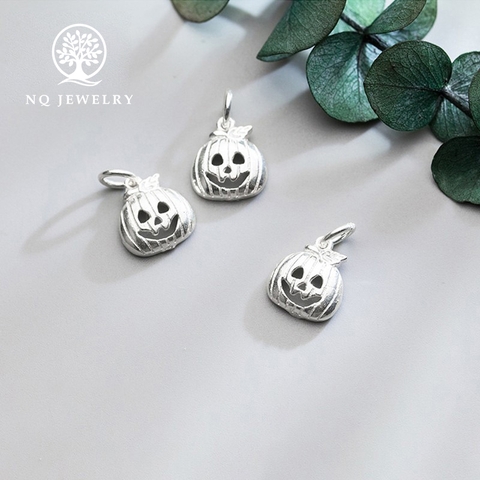 Charm bạc hình bí hallowen treo