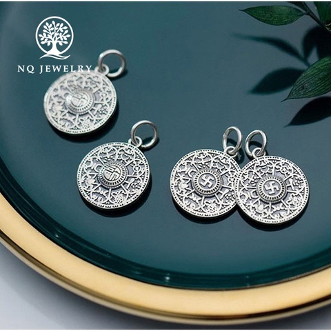 Charm bạc tròn họa tiết chữ vạn treo
