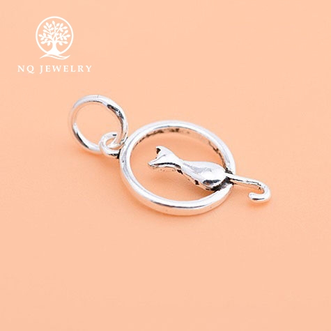 Charm bạc hình mèo ngồi vòng tròn treo