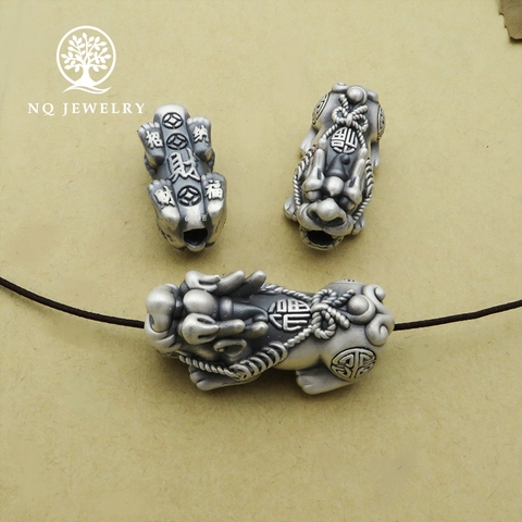 Charm bạc tỳ hưu xỏ ngang