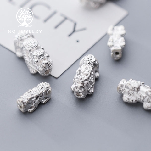 Charm bạc tỳ hưu xỏ ngang