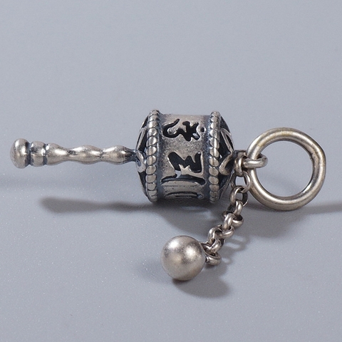 Charm bạc Kinh Luân treo