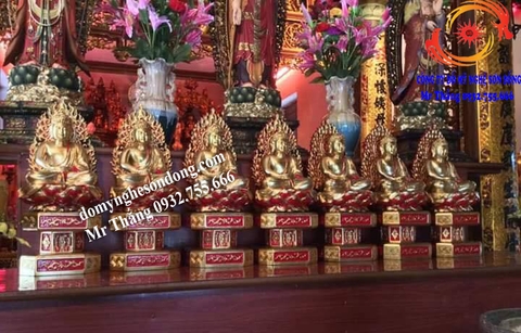 Tượng dược sư gỗ mít sơn son thếp vàng