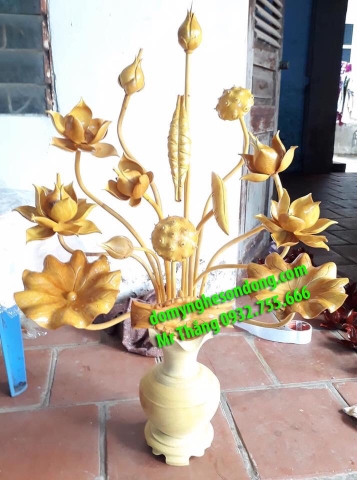 Hoa sen thờ gỗ
