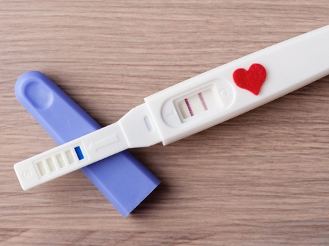 Que Thử Thai 1 Vạch Đậm 1 Vạch Mờ Có Em Bé Hay Chưa? Giải Đáp Chính Xác Nhất