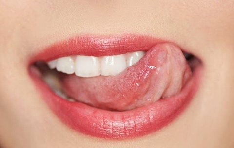 Quan hệ bằng miệng có bị nhiễm HIV không? Rủi ro thực tế & cách phòng tránh
