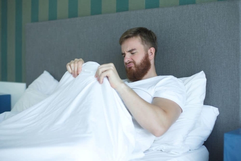 Tại sao dương vật chào cờ vào buổi sáng? Không chào cờ có phải không bình thường?