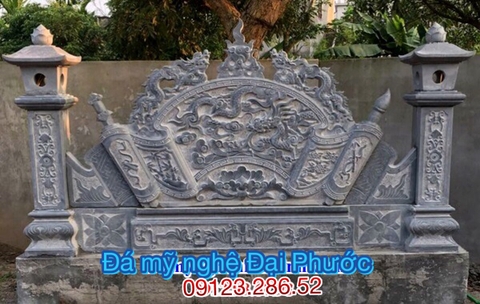 cuốn thư đá trên chán chạm rồng chầu tinh xảo