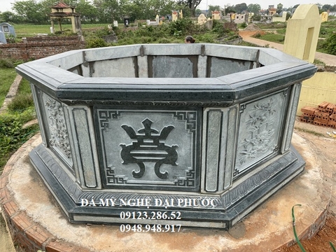 Mộ bát giác đá xanh rêu