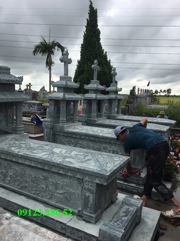  Mộ công giáo đá xanh rêu