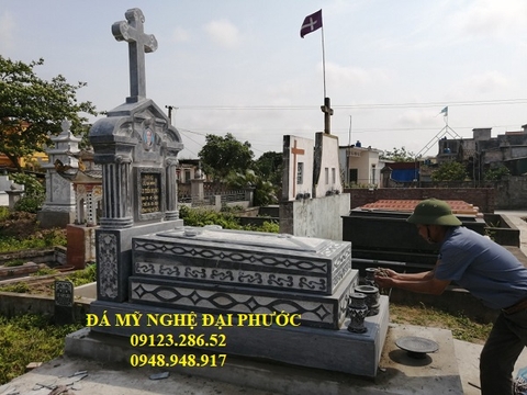 Mộ đá công giáo nguyên khối