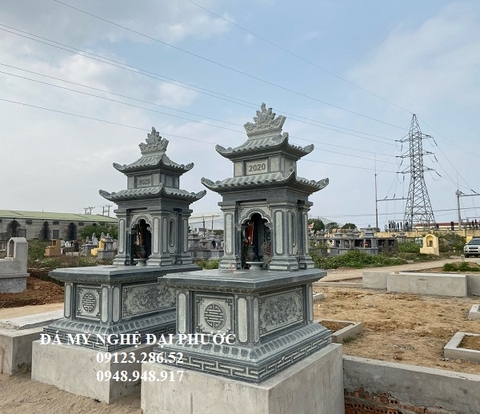 Mộ 2 mái đá xanh rêu