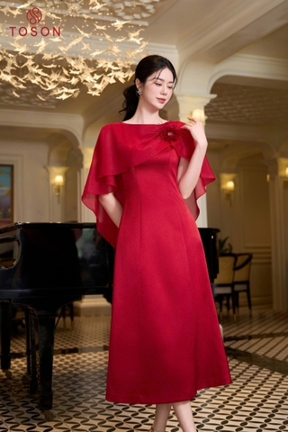 49122D96 - Đầm tiệc lụa đỏ vai phối tà bong