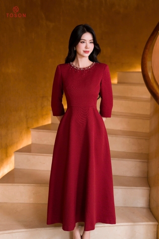 49231D95 - Đầm tapta đỏ ánh kim, cổ đính cườm